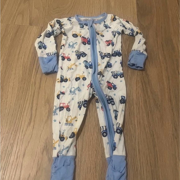 Other - Bamboo car pajamas